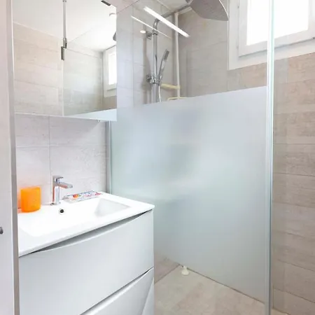 We ! Cosy 2-bedroom With Terrace Center Апартаменты *